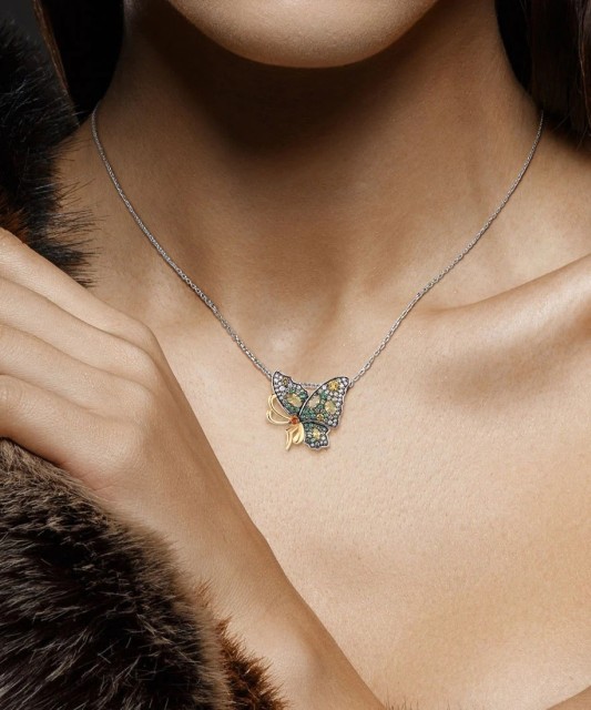 Sudraba kulons ar spineļiem un cirkoniem - sudraba piekariņi - Goldinga