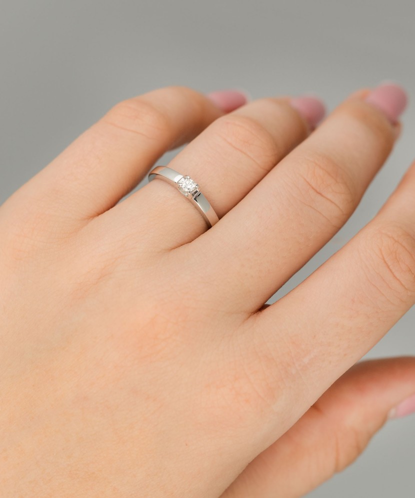 Baltā zelta gredzens ar briljantu 0,105ct - Goldinga