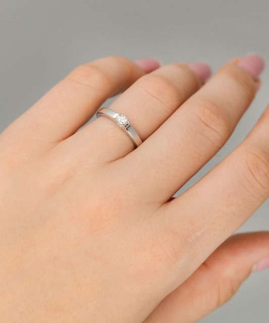 Baltā zelta gredzens ar briljantu 0,105ct - Goldinga