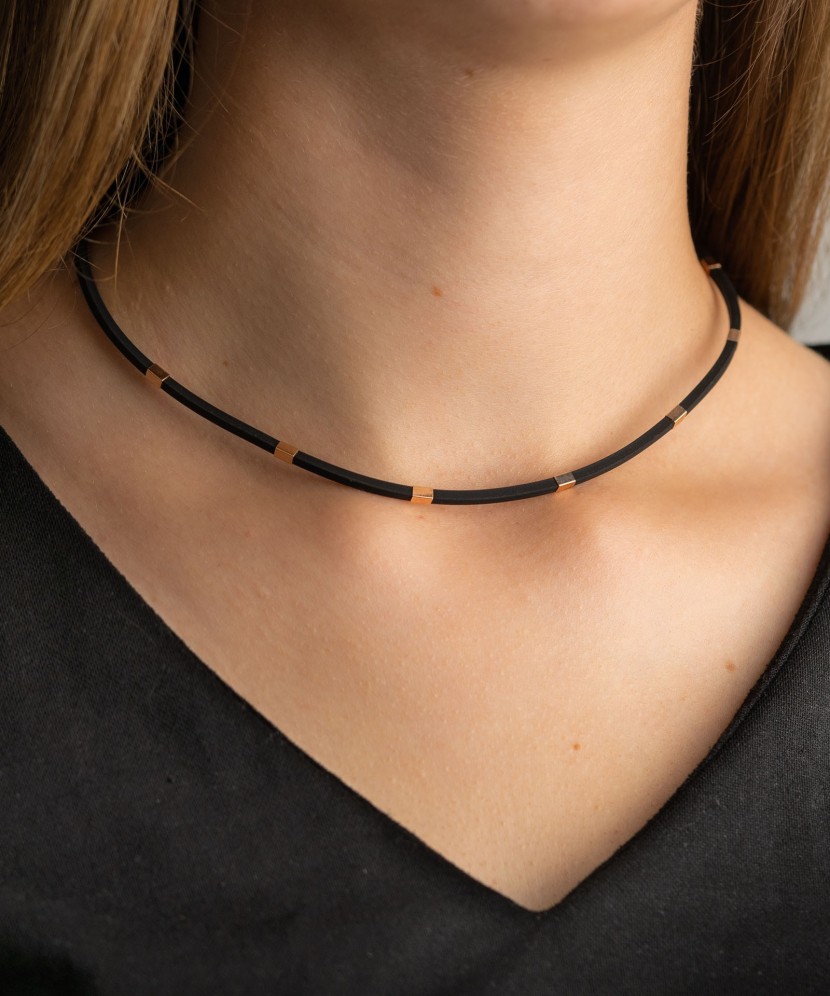 Шнурок из каучука с золотом 2.5mm