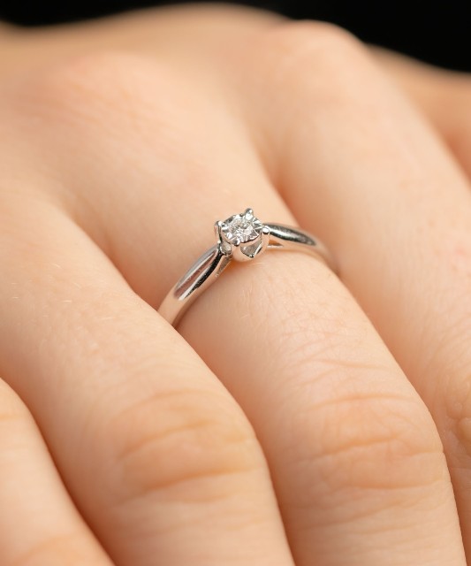 Baltā zelta gredzens ar briljantu - Goldinga