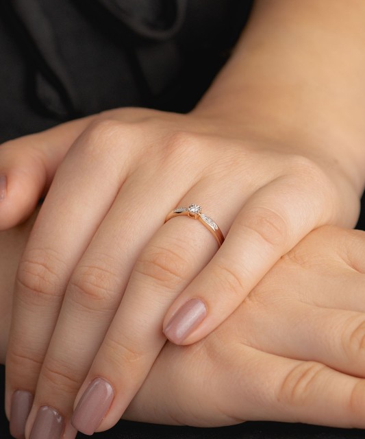 Золотое кольцо с алмазами