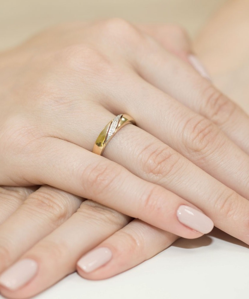 Золотое кольцо с алмазами