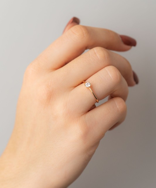 Zelta gredzens ar cirkoniju