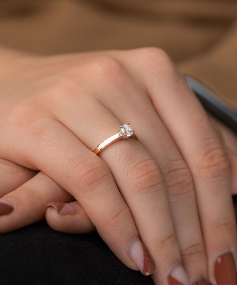 Zelta gredzens ar cirkoniju