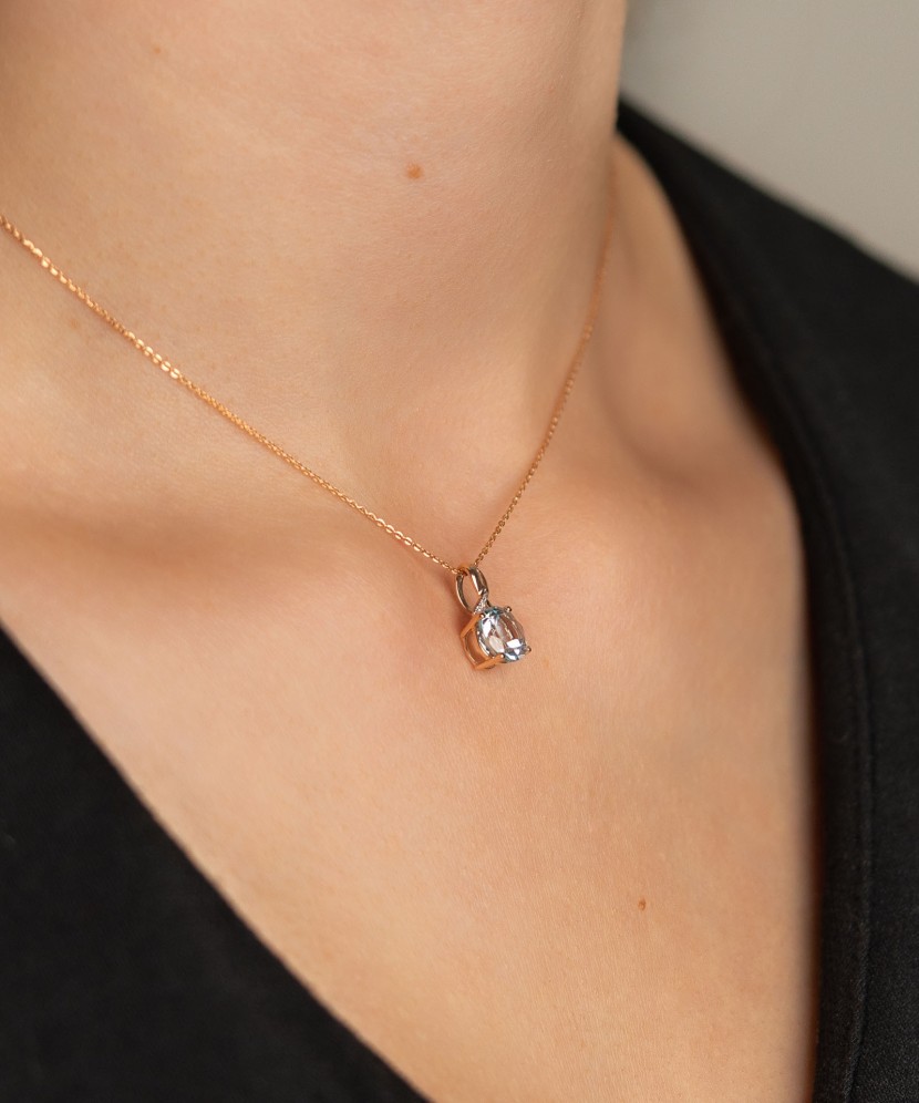 Золотой кулон с топазом и бриллиантами