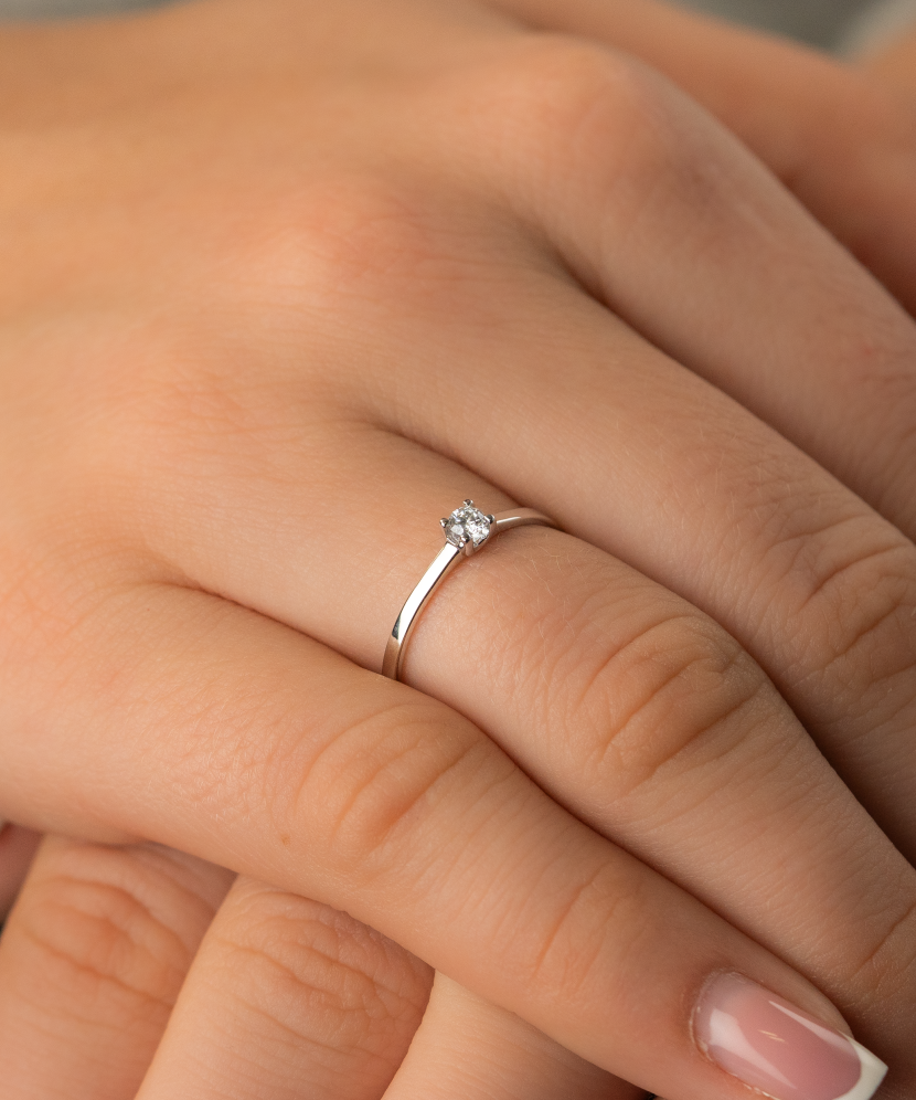 Кольцо из белого золота с алмазами