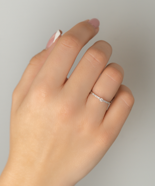 Baltā zelta gredzens ar dimantiem