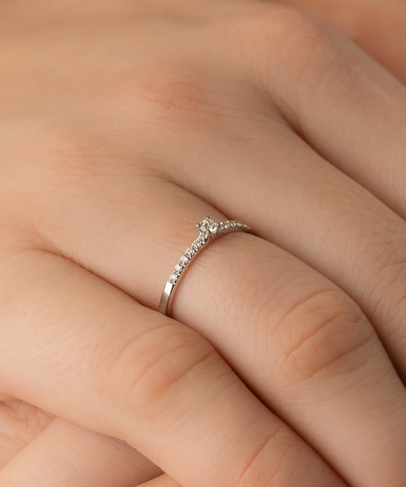 Baltā zelta gredzens ar dimantiem