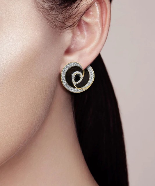 Apzeltīt sudraba auskari ar cirkoniem un emalju