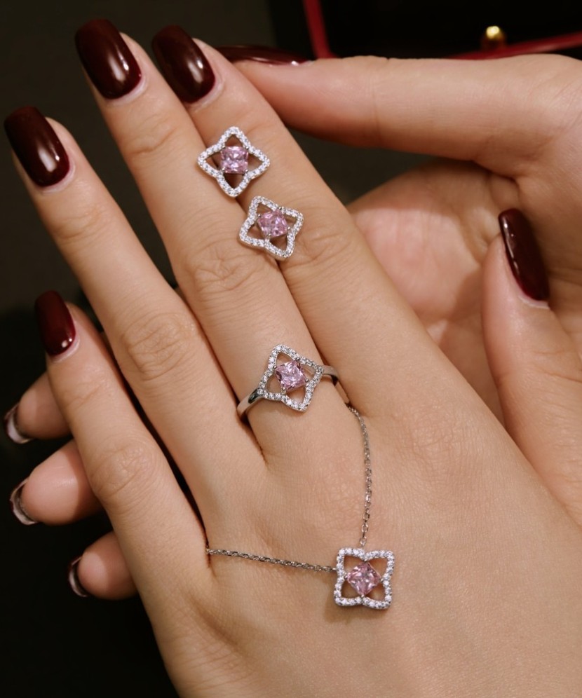 Sudraba gredzens ar cirkonijiem