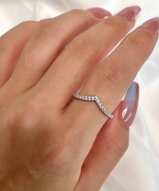 Серебряное кольцо с цирконами