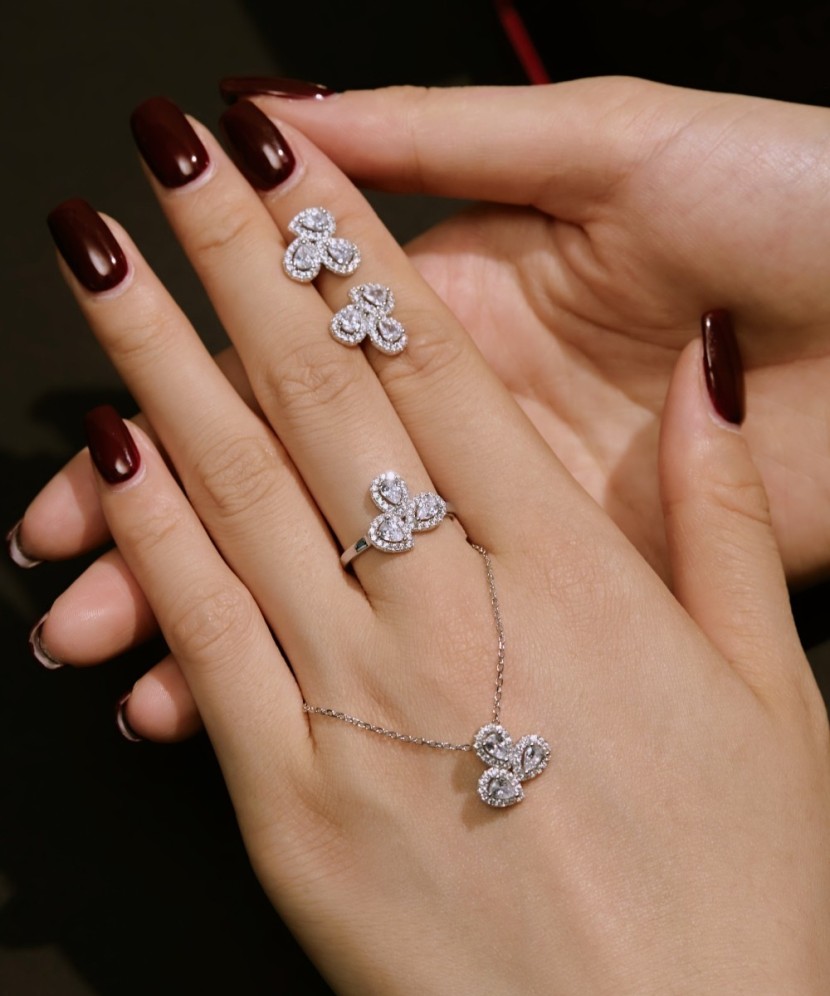 Sudraba gredzens ar cirkonijiem