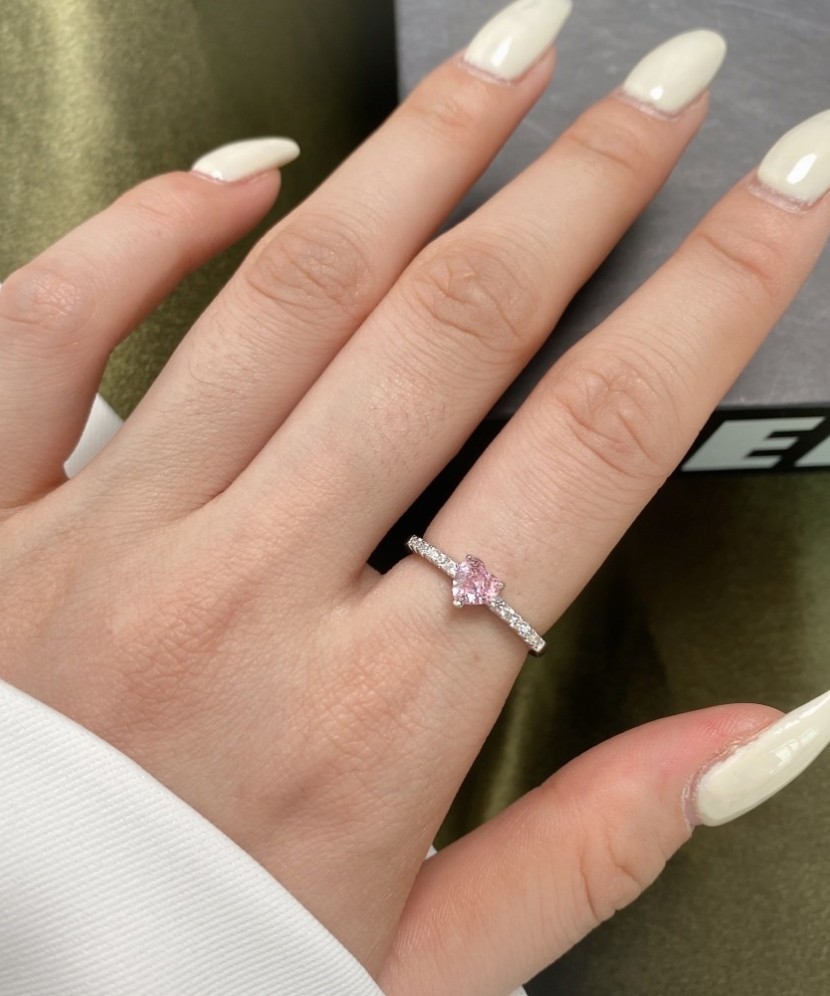 Серебряное кольцо с цирконами