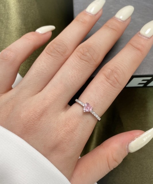 Серебряное кольцо с цирконами