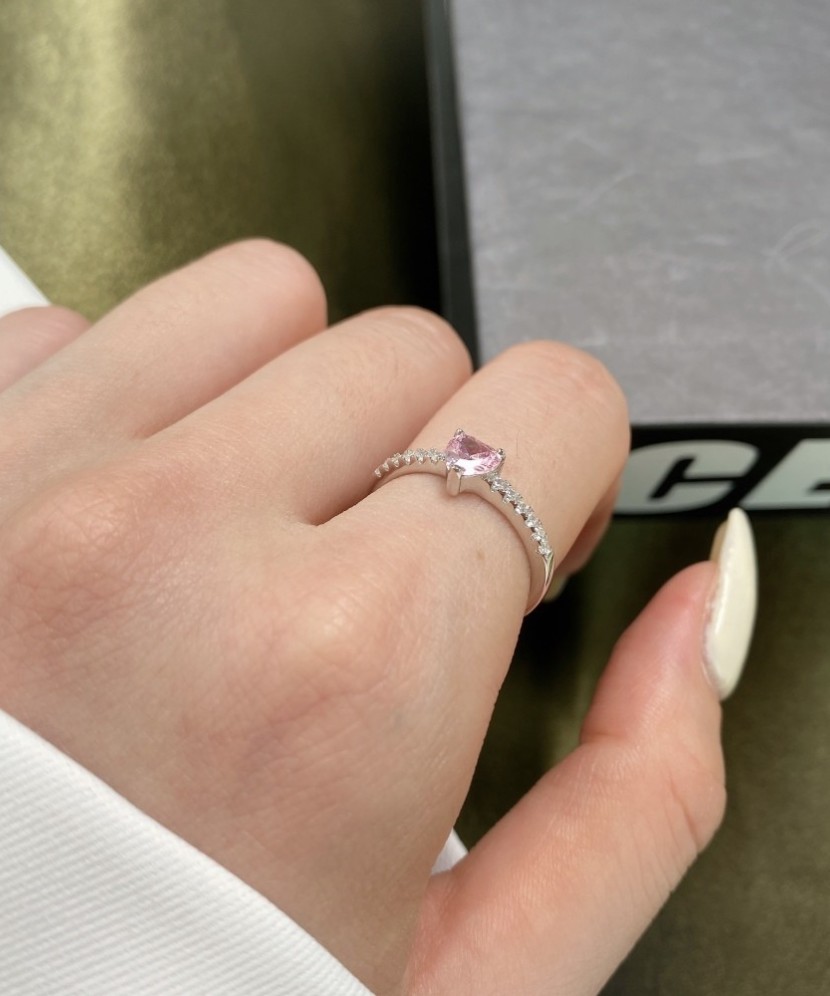 Sudraba gredzens ar cirkonijiem