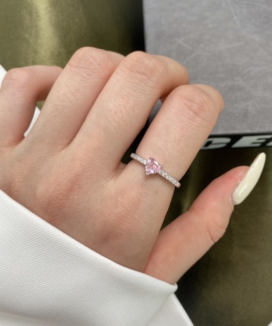 Серебряное кольцо с цирконами