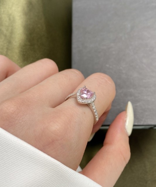 Серебряное кольцо с цирконами