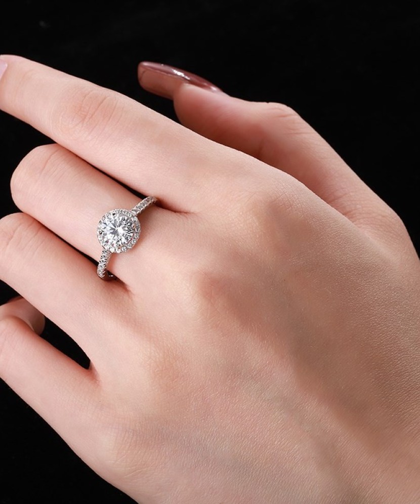 Sudraba gredzens ar cirkonijiem