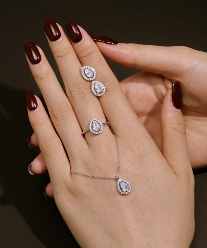 Серебряное кольцо с цирконами