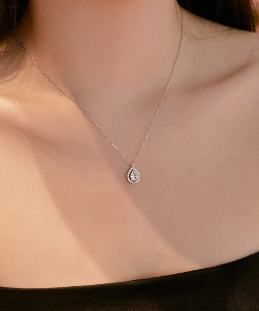 Серебряная цепочка с подвеской из циркона