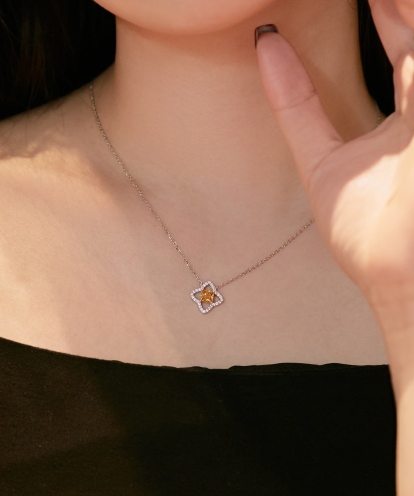 Sudraba ķēdīte ar cirkonija piekariņu