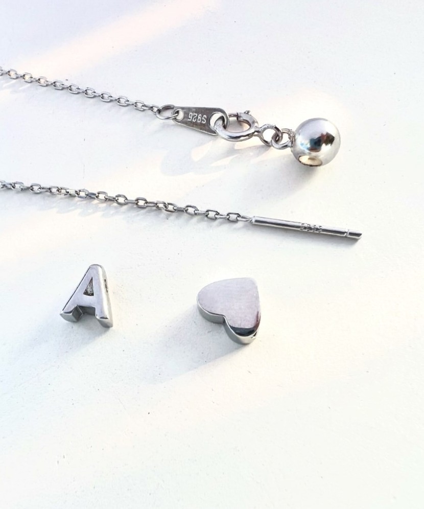 Серебряная цепочка с подвеской в виде буквы D