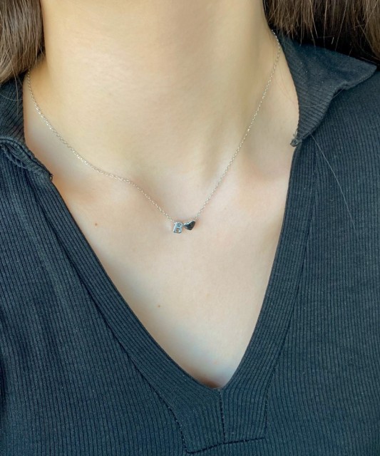 Серебряная цепочка с подвеской в виде буквы B