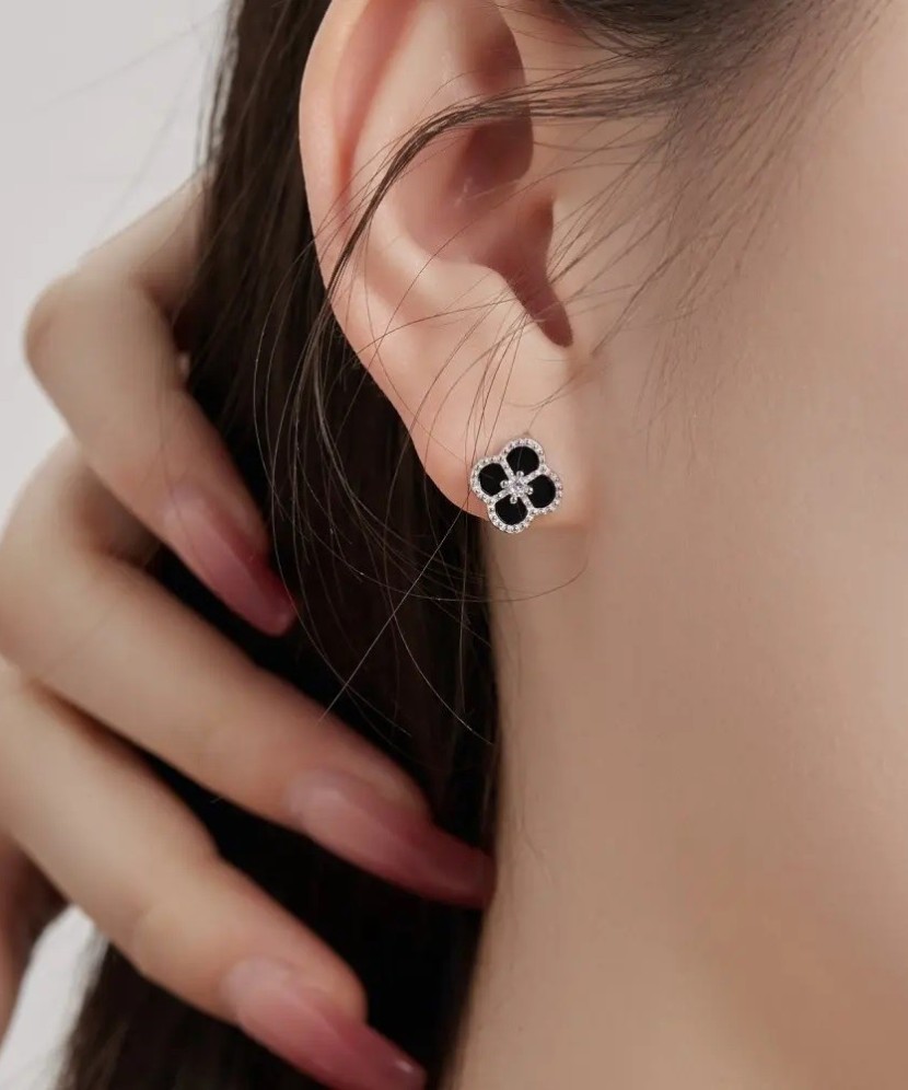 Sudraba auskari ar cirkonijiem un emalju