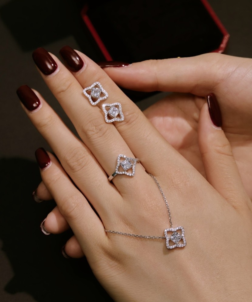 Серьги из серебра с цирконами