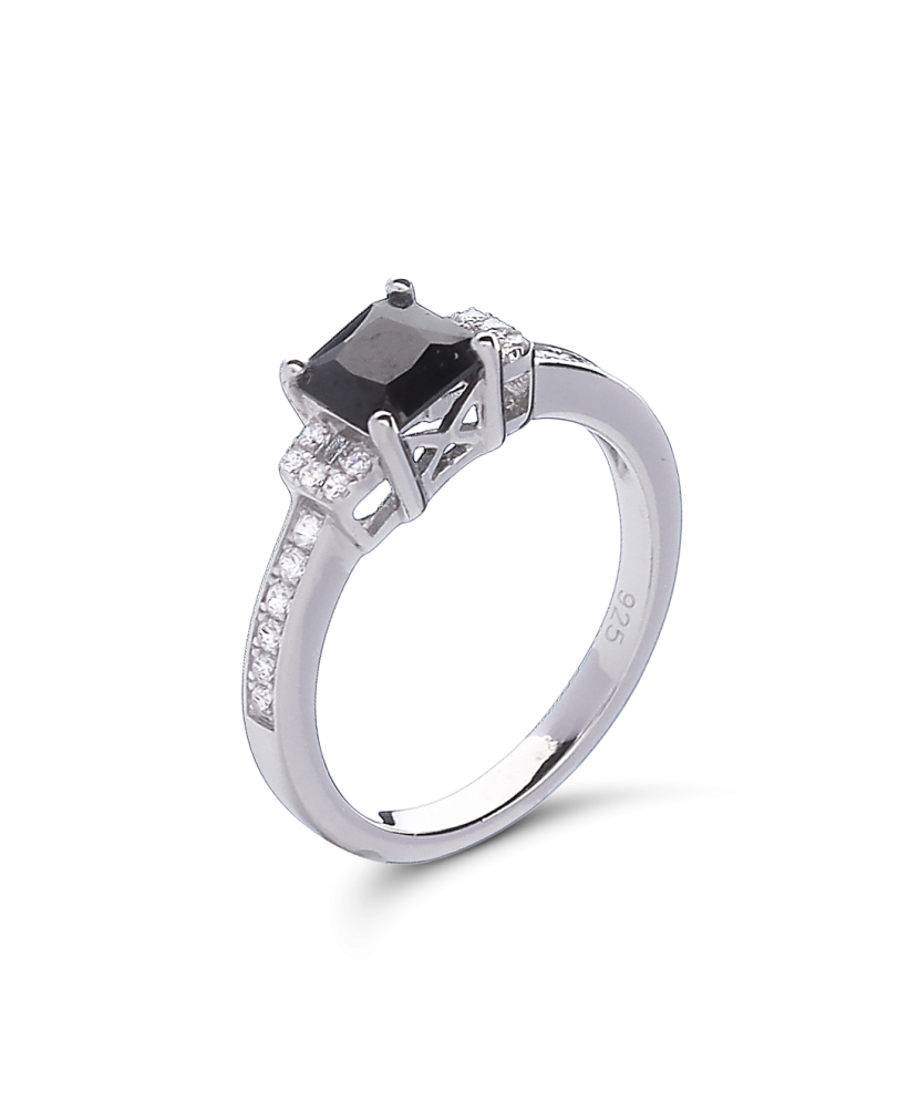 Серебряное кольцо с цирконами