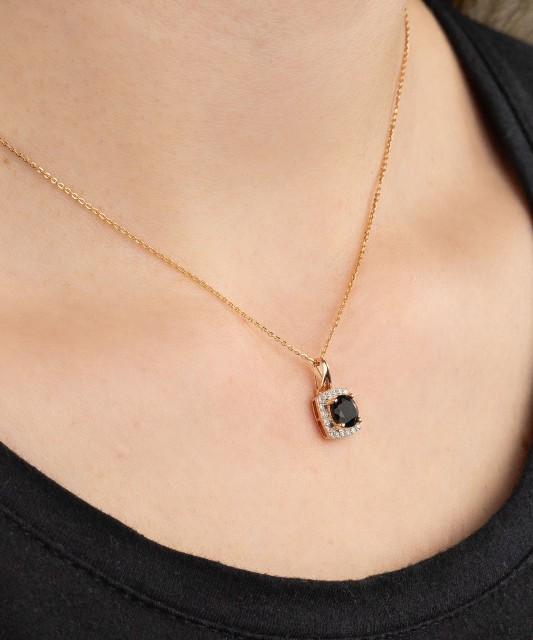 Zelta kulons ar dimantiem un spineli - Goldinga