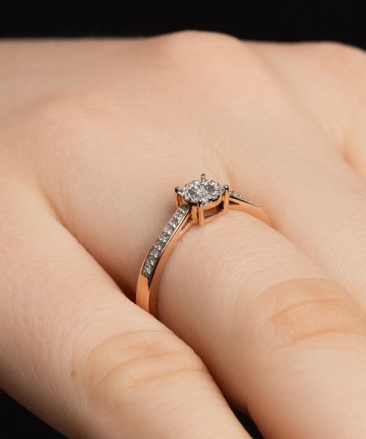 Золотое кольцо с алмазами