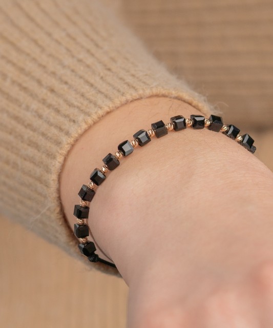 Melnā diega rokassprādze ar zeltu un oniksiem - Goldinga