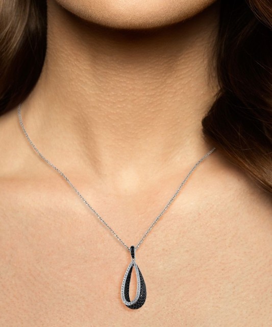 Sudraba kulons ar spineļiem un cirkoniem