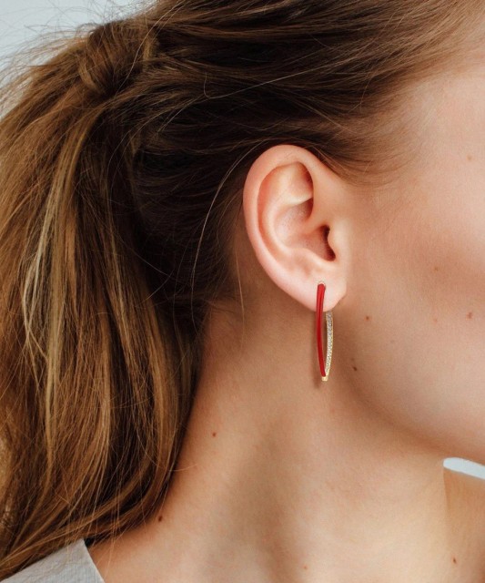 Apzeltīt sudraba auskari ar cirkoniem un emalju