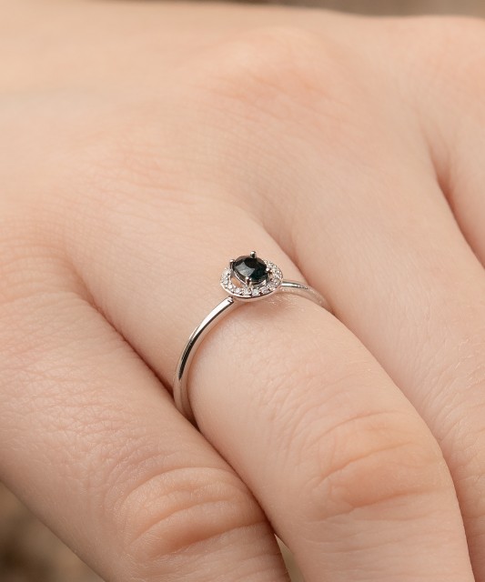 Baltā zelta gredzens ar safīru un briljantiem - Goldinga