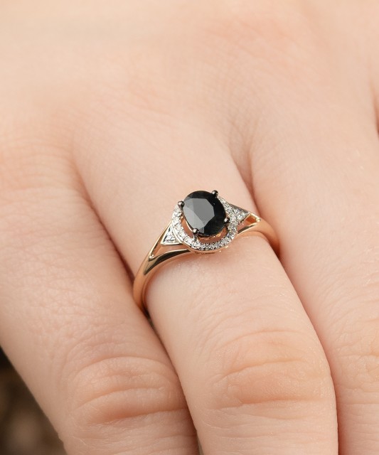 Золотое кольцо с сапфиром и алмазами