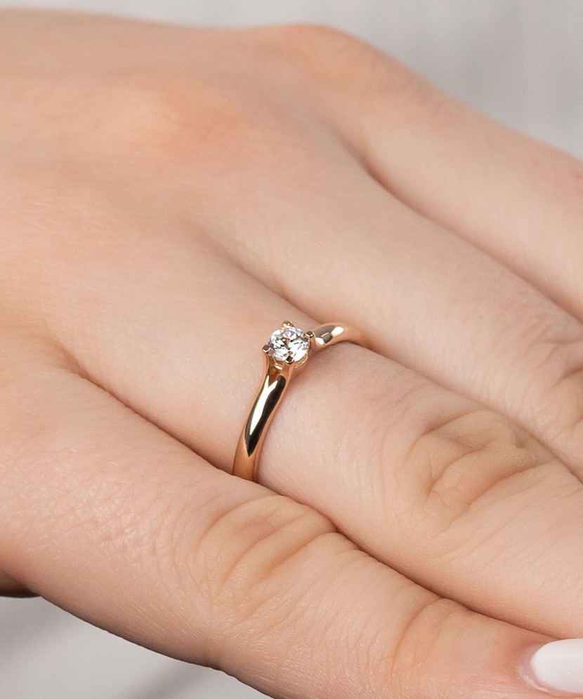 Золотое кольцо с цирконом