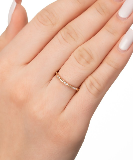 Золотое кольцо с цирконами