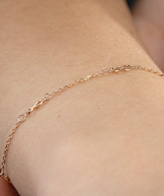 Золотой браслет "Бесконечность"