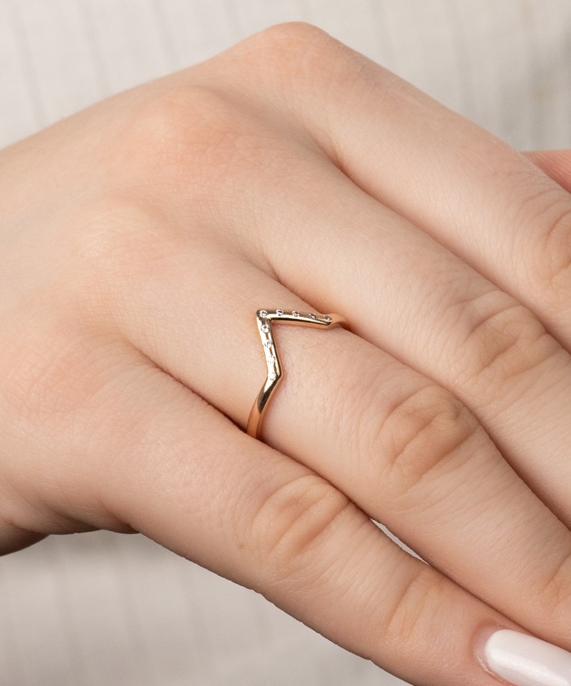 Золотое кольцо с цирконами