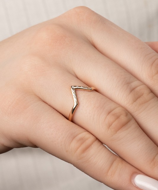 Zelta gredzens ar cirkonijiem