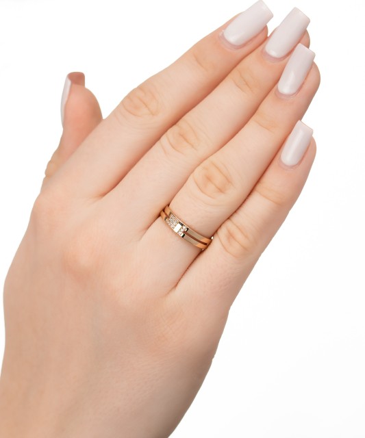 Zelta gredzens ar cirkonijiem