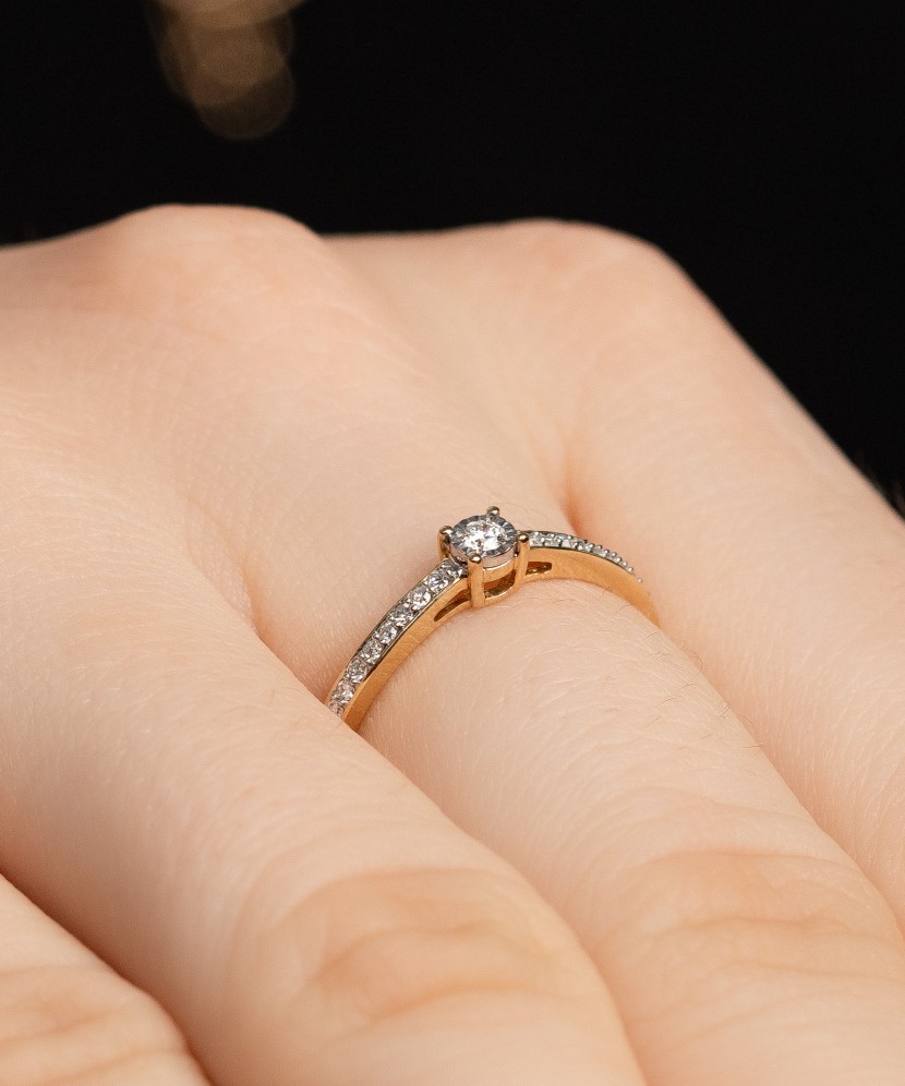 Золотое кольцо с алмазами