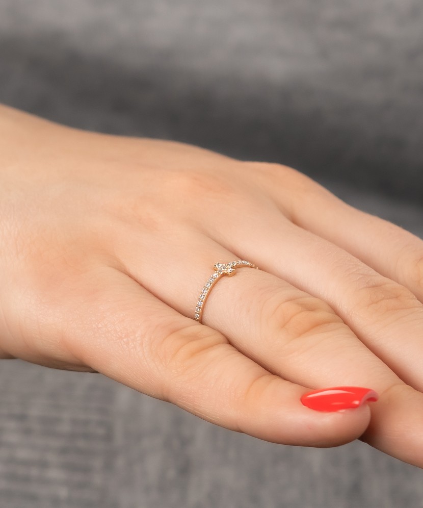 Zelta gredzens ar cirkonijiem