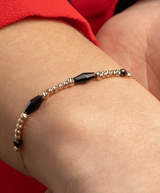 Zelta rokassprādze ar oniksu