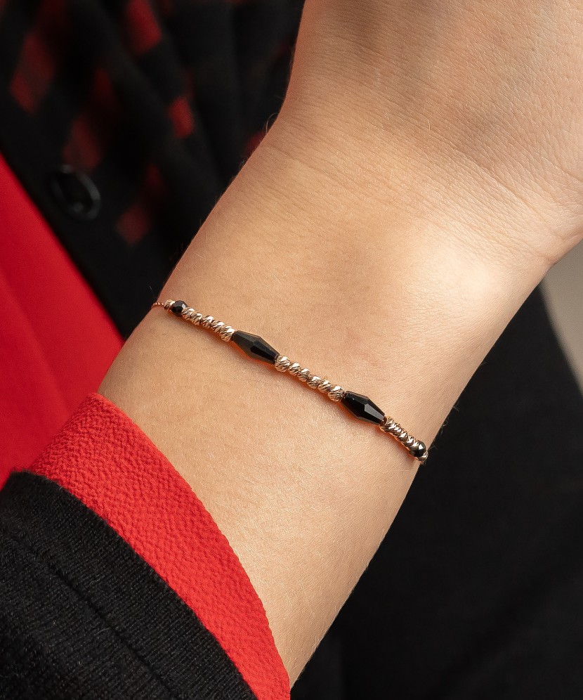 Zelta rokassprādze ar oniksu