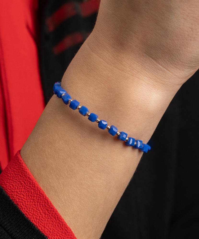 Zilā diega rokassprādze ar zeltu un oniksiem