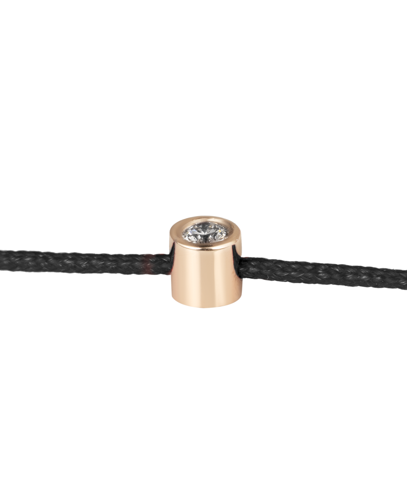 Melnā  diega rokassprādze ar zelta briljanta piekariņu 0.03ct